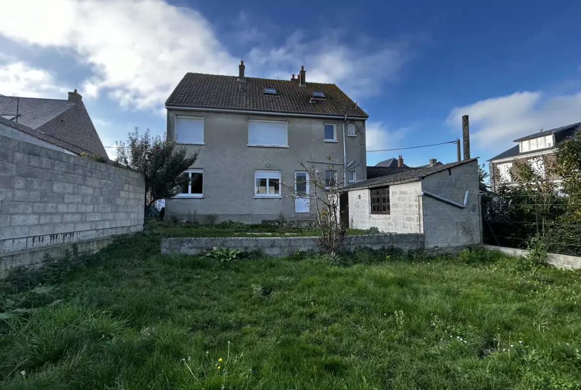 Immeuble avec 3 appartements dans le centre de Cayeux-sur-Mer 