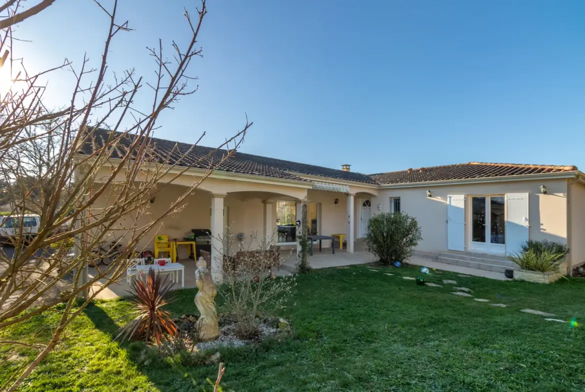 Villa lumineuse 5 chambres avec piscine à Saintes 