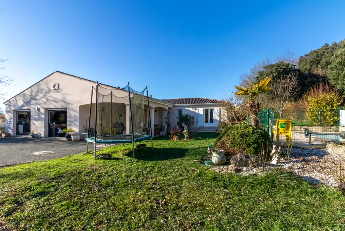 Villa lumineuse 5 chambres avec piscine à Saintes 