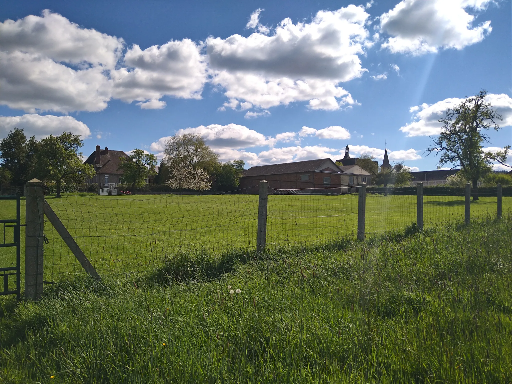 Terrain Constructible de 2670 m² à Viabiliser à Pre en Pail 