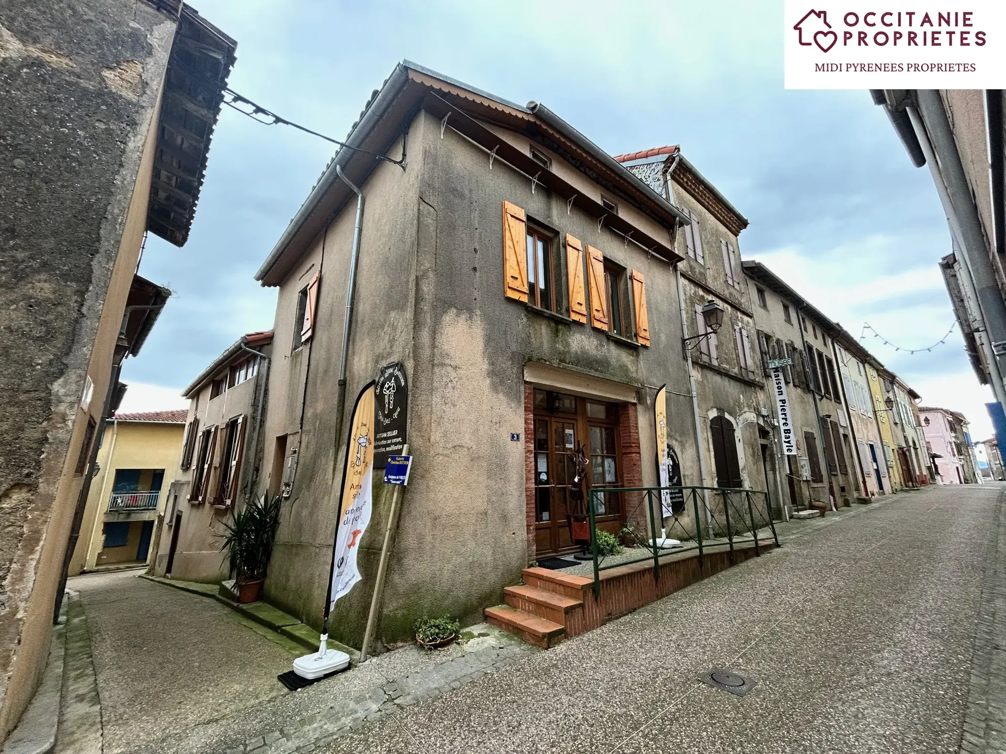 À vendre : Grande maison de village à rénover à Carla Bayle 