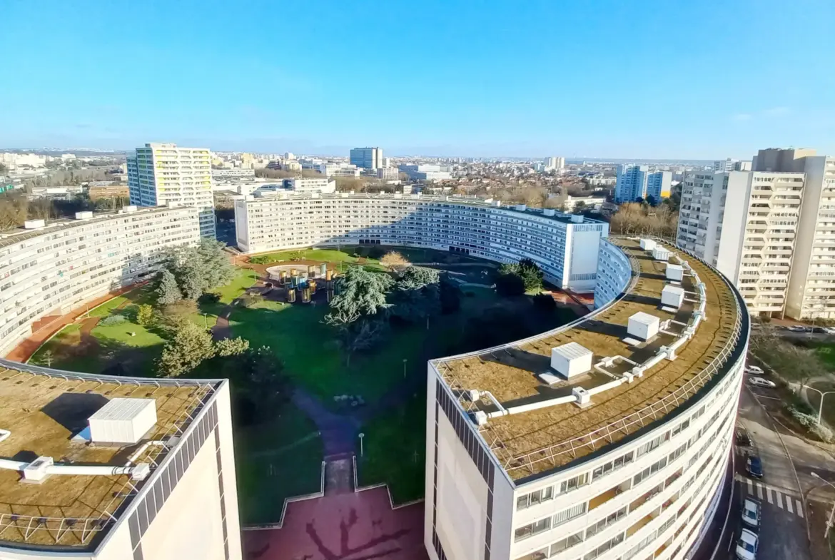 Grand studio lumineux à Creteil proche de l'Université 