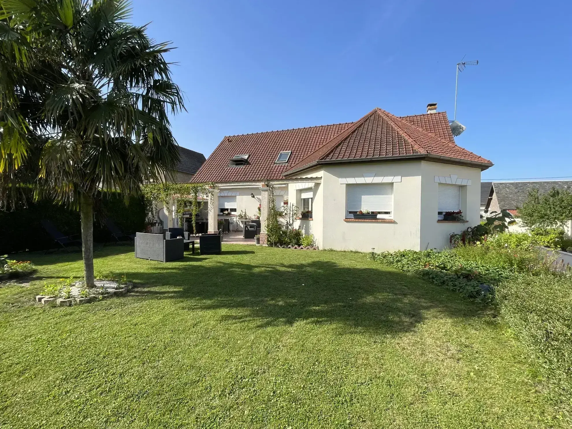 Pavillon spacieux à Saint-Quentin avec jardin et sous-sol 