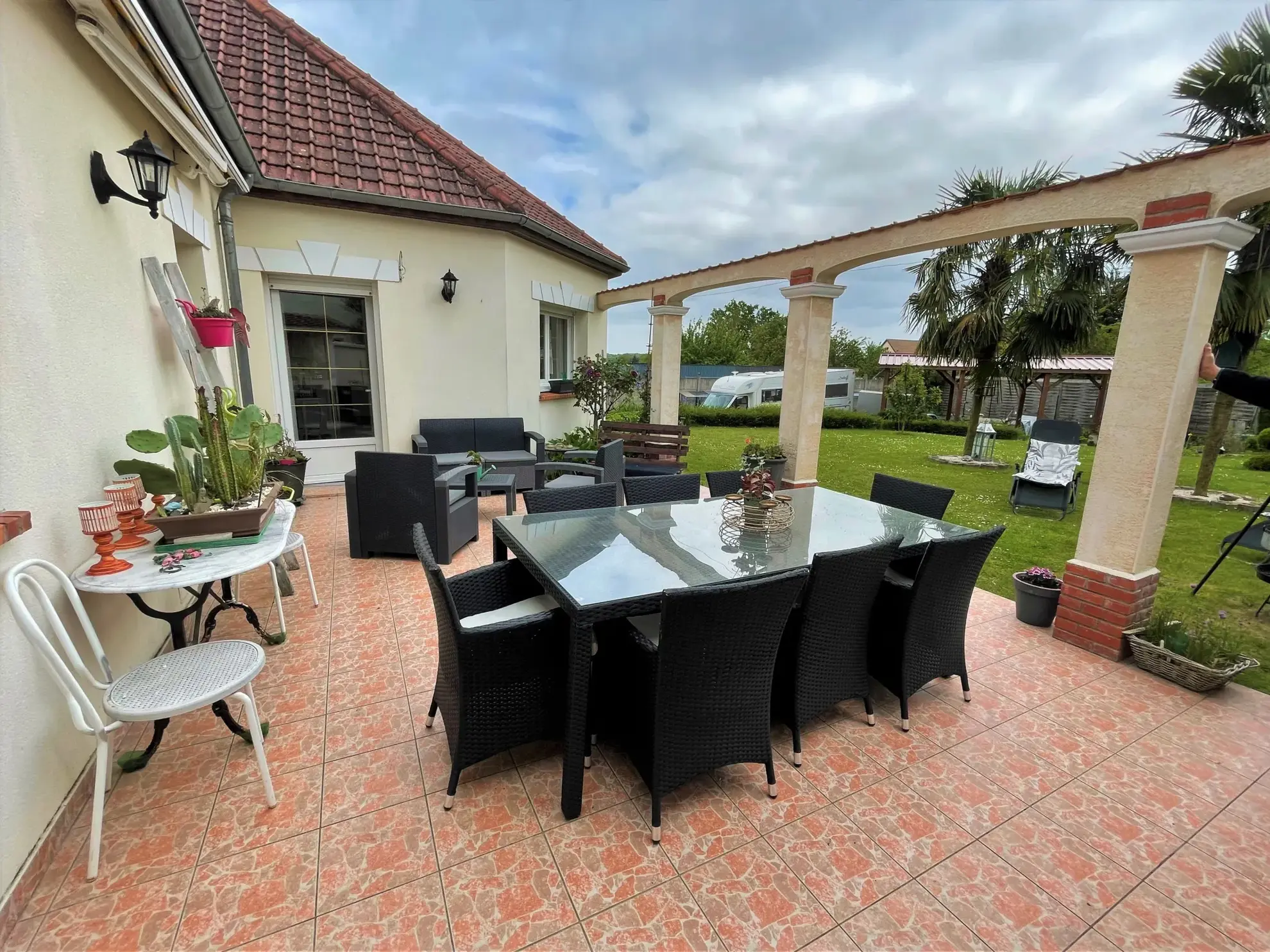 Pavillon spacieux à Saint-Quentin avec jardin et sous-sol 