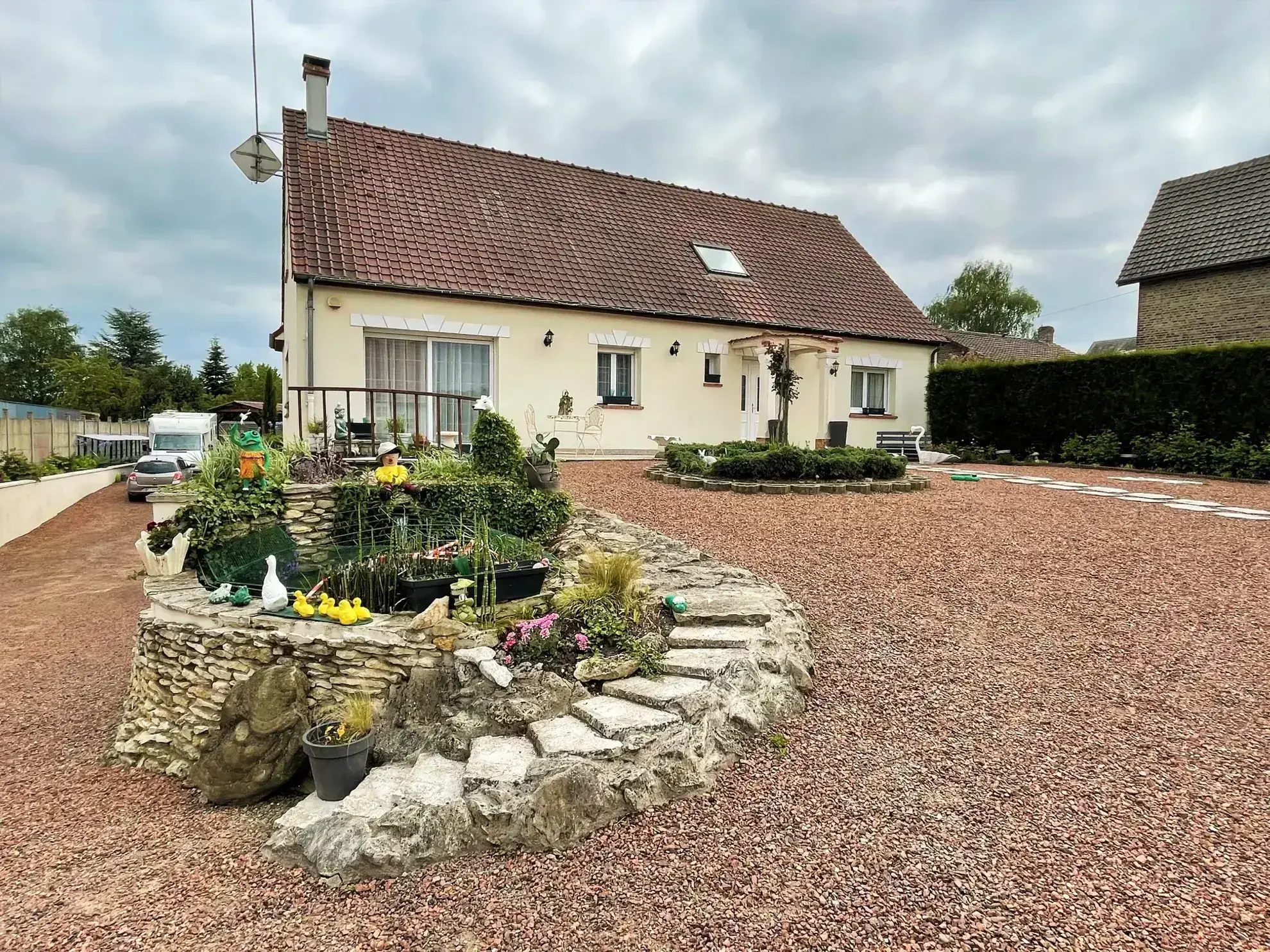 Pavillon spacieux à Saint-Quentin avec jardin et sous-sol 