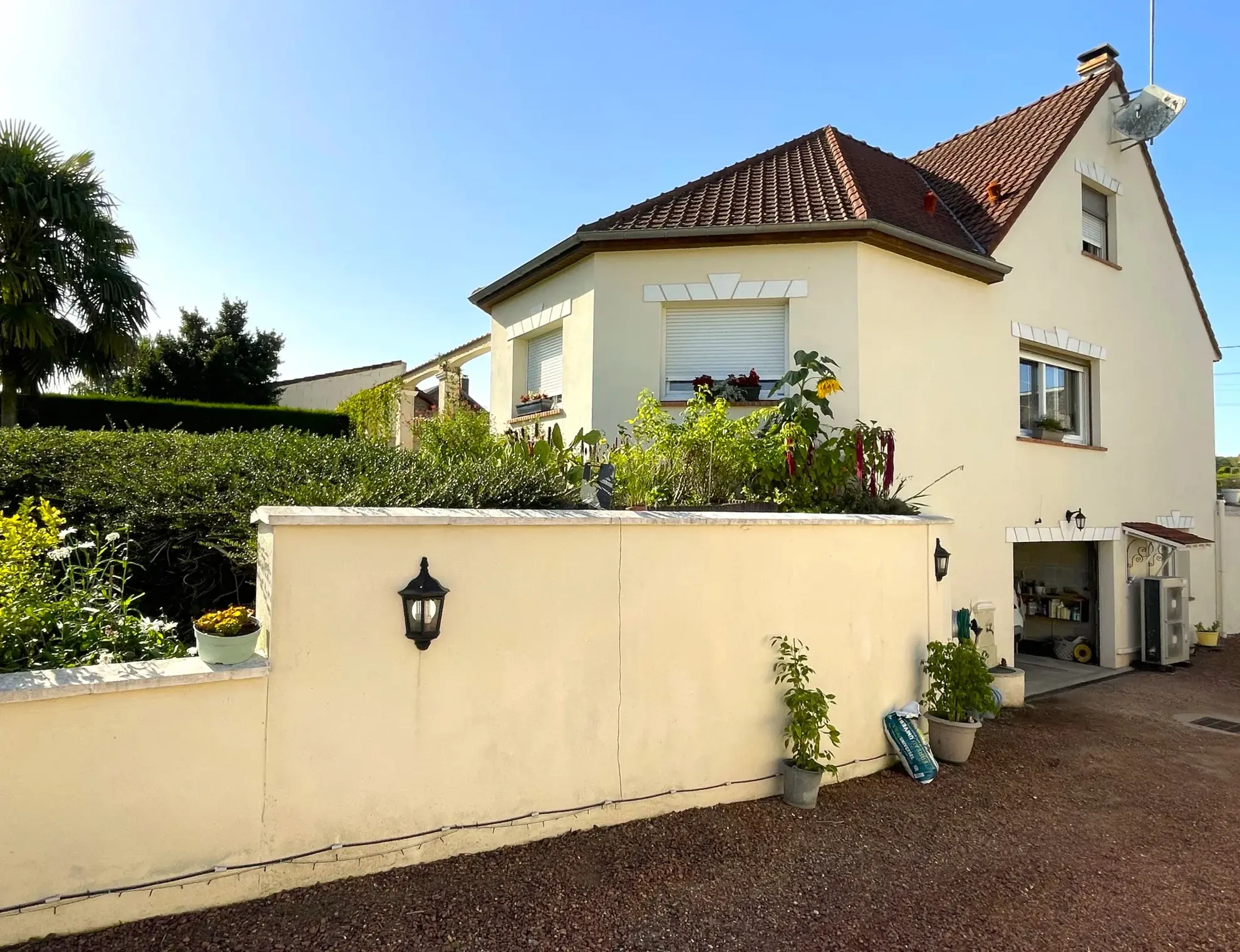 Pavillon spacieux à Saint-Quentin avec jardin et sous-sol 