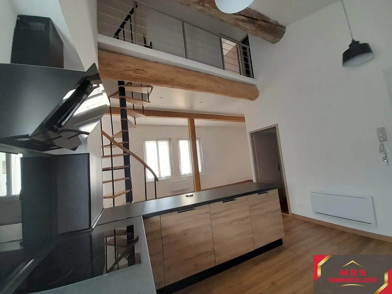 Immeuble à vendre avec 2 appartements et garage à Pia 