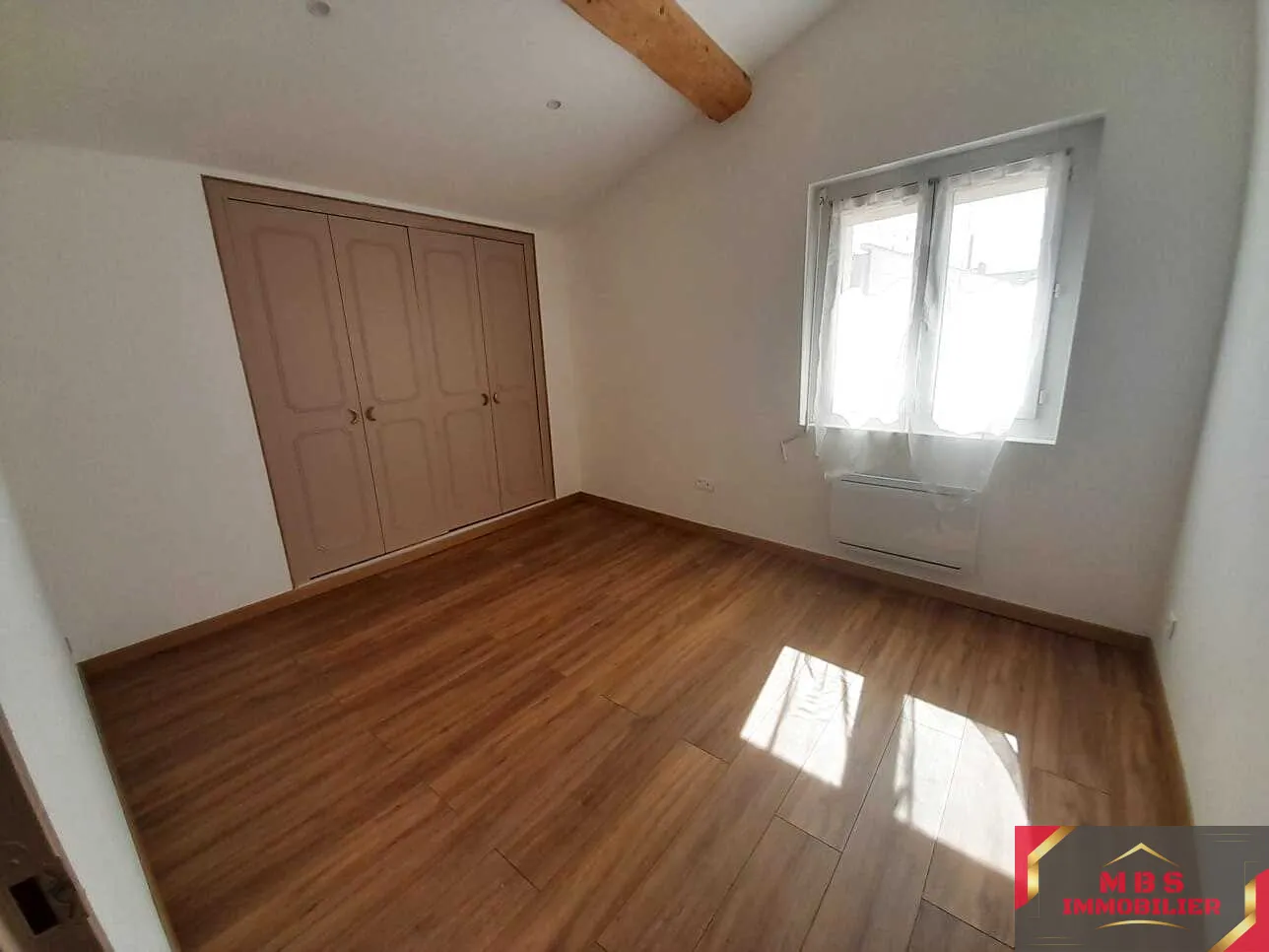 Immeuble à vendre avec 2 appartements et garage à Pia 