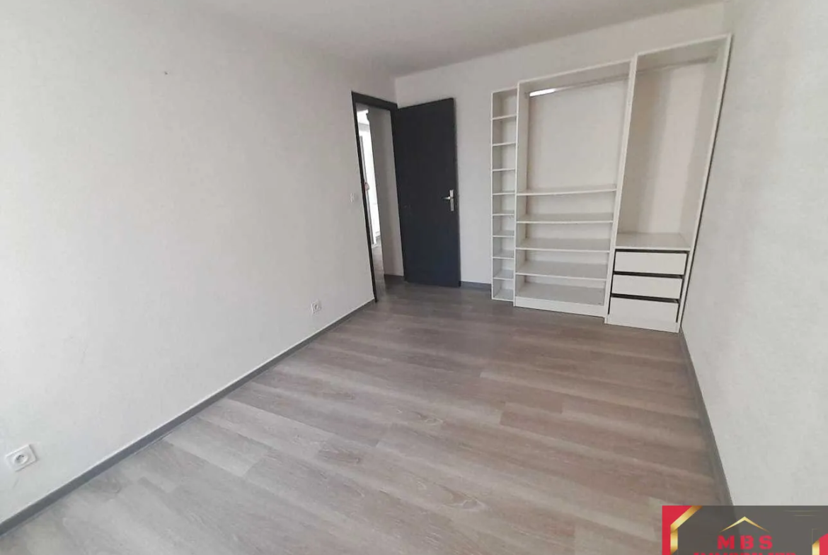 Immeuble à vendre avec 2 appartements et garage à Pia 