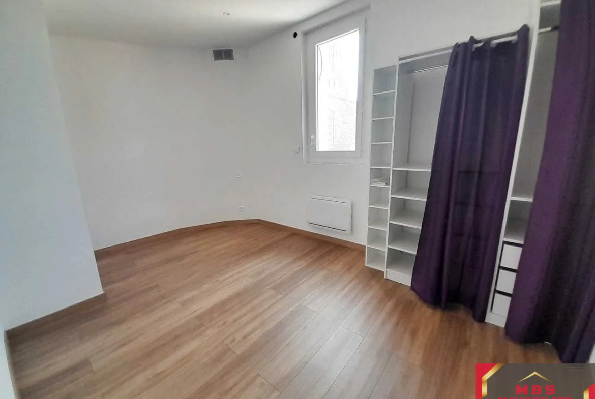 Immeuble à vendre avec 2 appartements et garage à Pia 