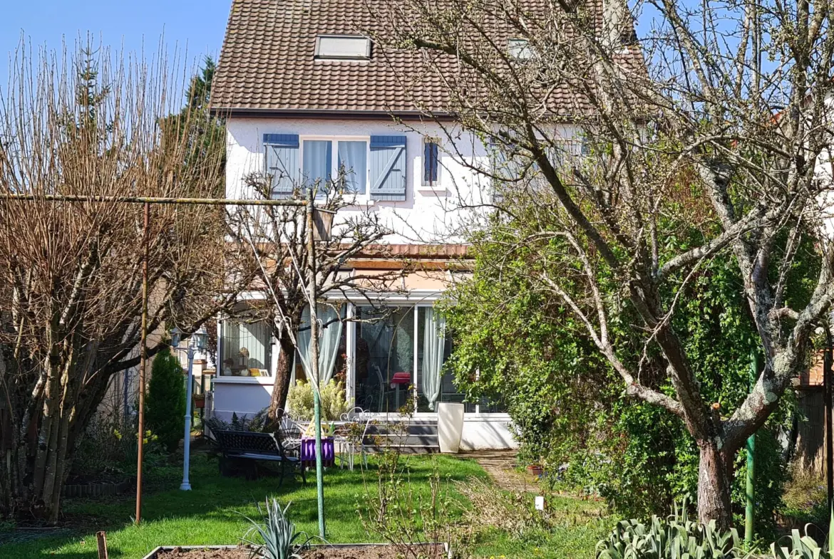 Maison individuelle 160 m² à vendre à Nevers avec jardin 