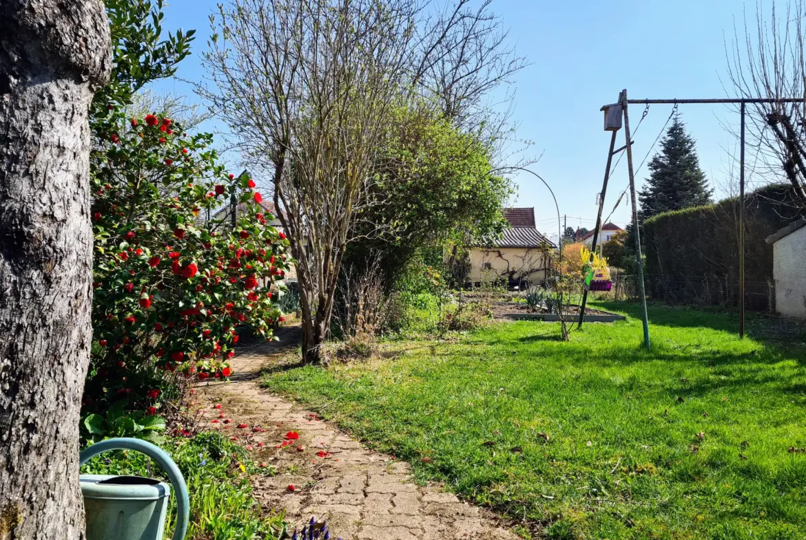 Maison individuelle 160 m² à vendre à Nevers avec jardin 