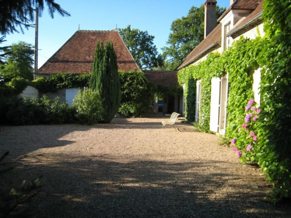 Superbe propriété de caractère à Fours de 230 m² avec 6 chambres