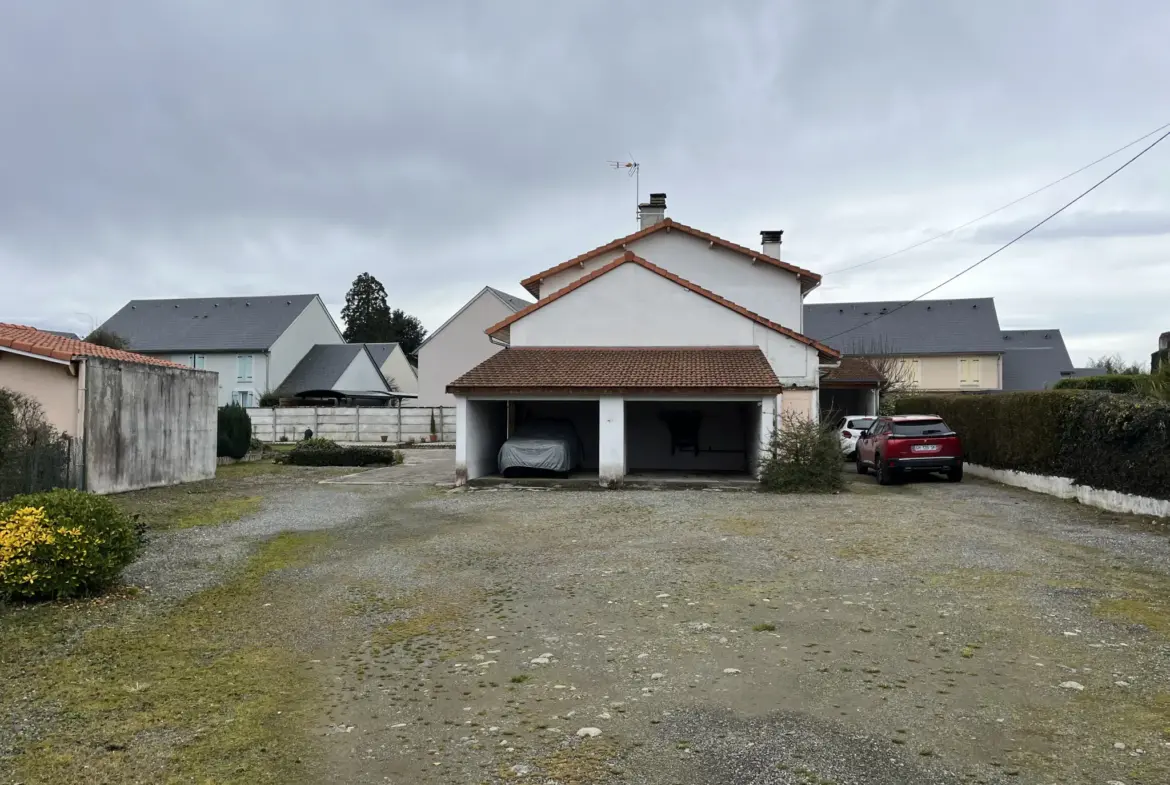 Maison spacieuse à vendre à Bazet - 143 m² avec dépendances 