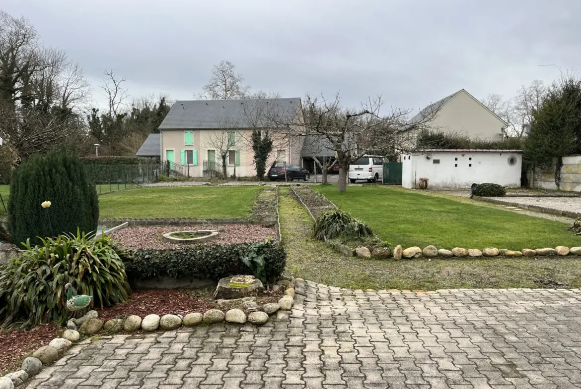 Maison spacieuse à vendre à Bazet - 143 m² avec dépendances 