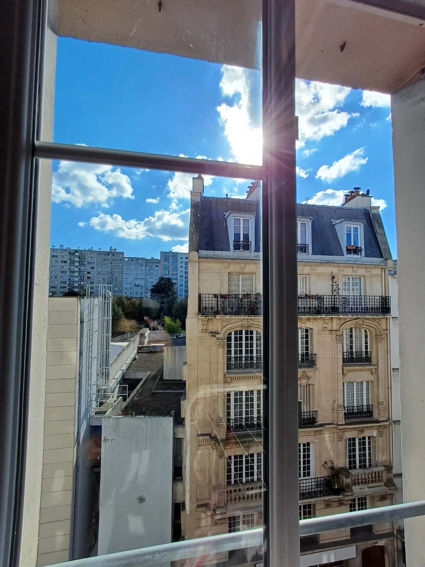 Charmant studio à vendre près de la Mairie du 18ème à Paris 