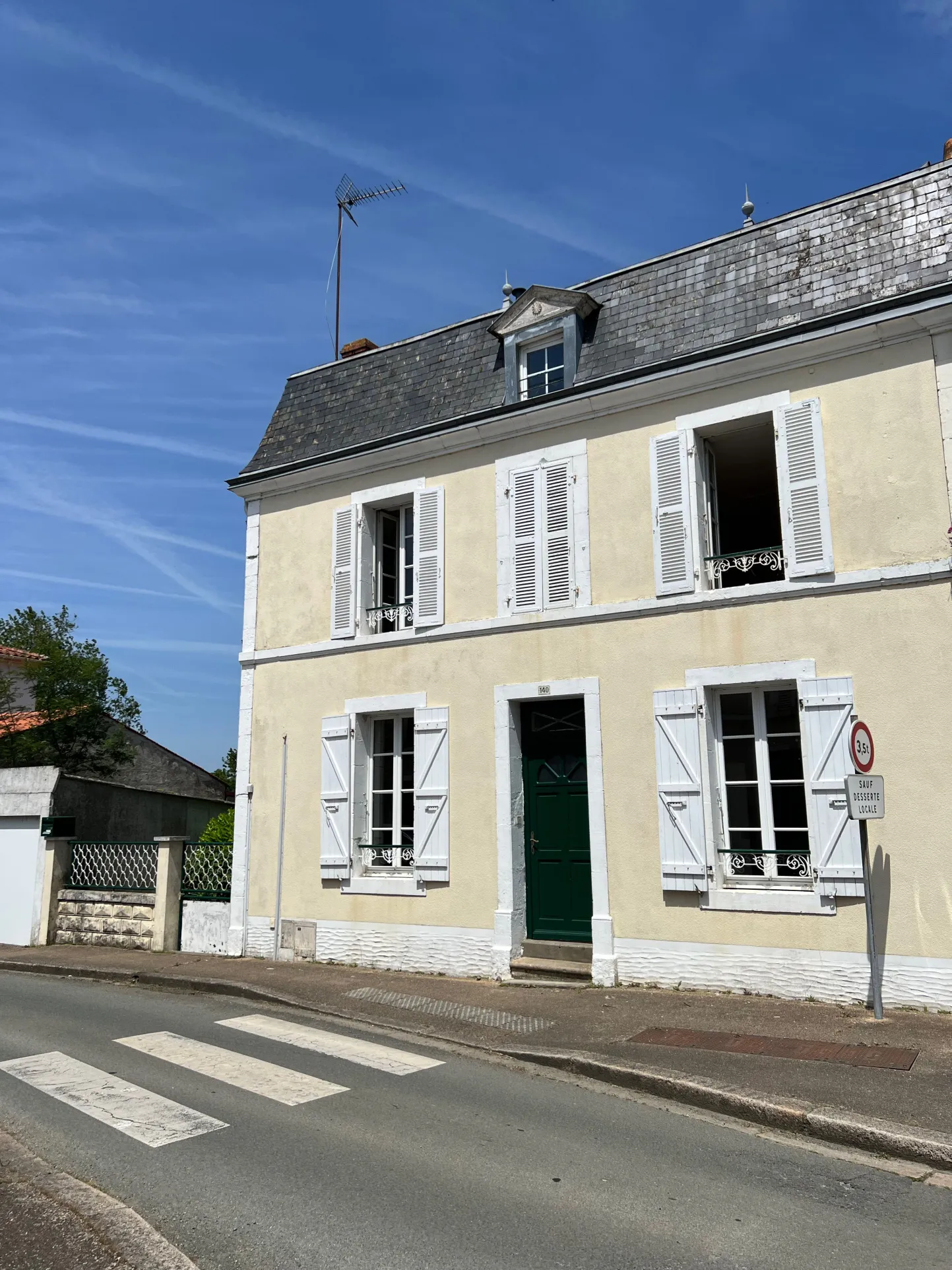 Maison à rénover de 124m² à Sainte-Hermine avec jardin 