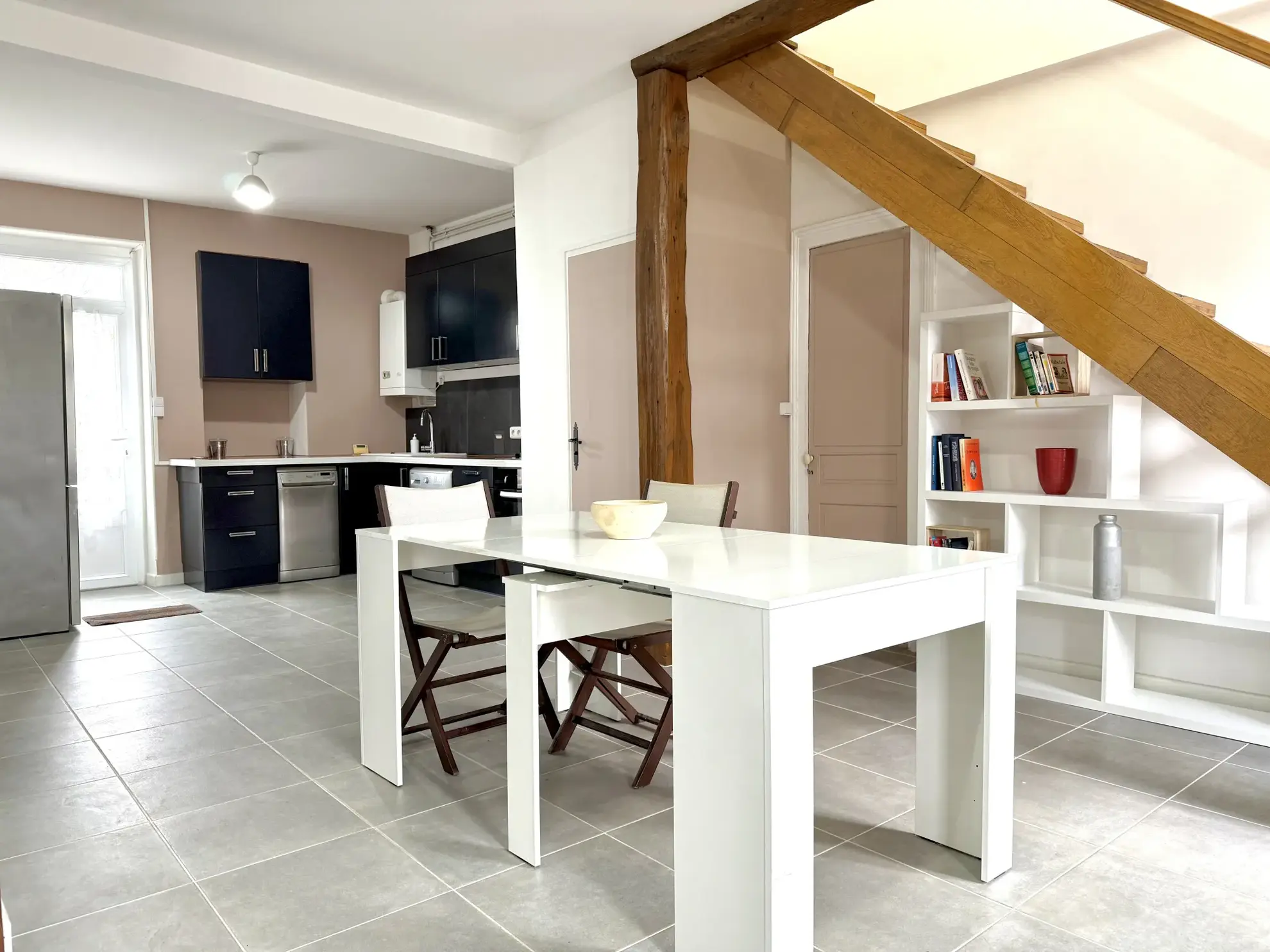 Maison de ville rénovée avec 4 chambres à Vierzon 