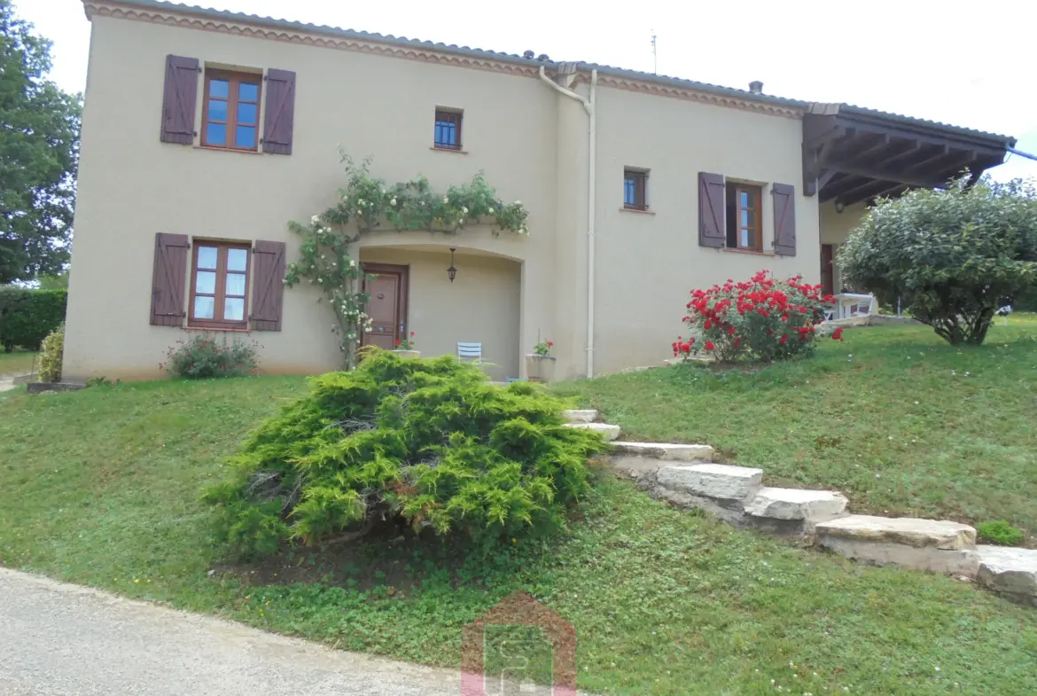 Belle maison d'architecte avec vue imprenable sur Puy l'Évêque 