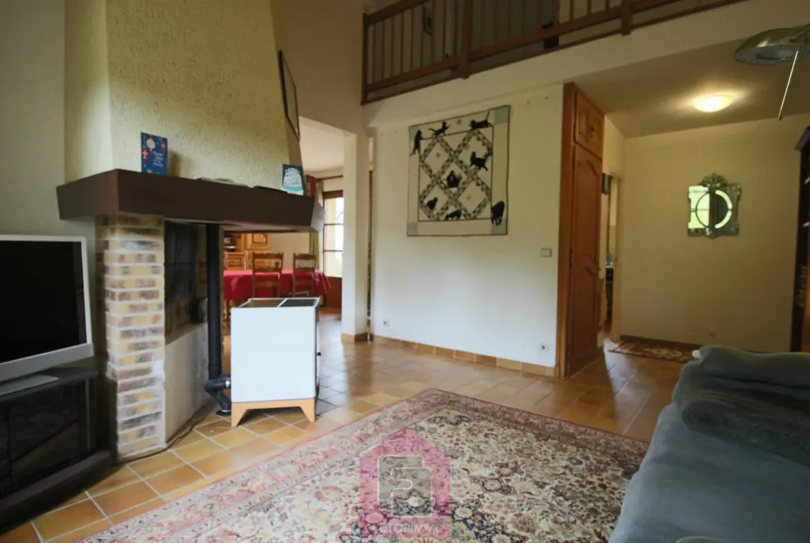 Belle maison d'architecte avec vue imprenable sur Puy l'Évêque 