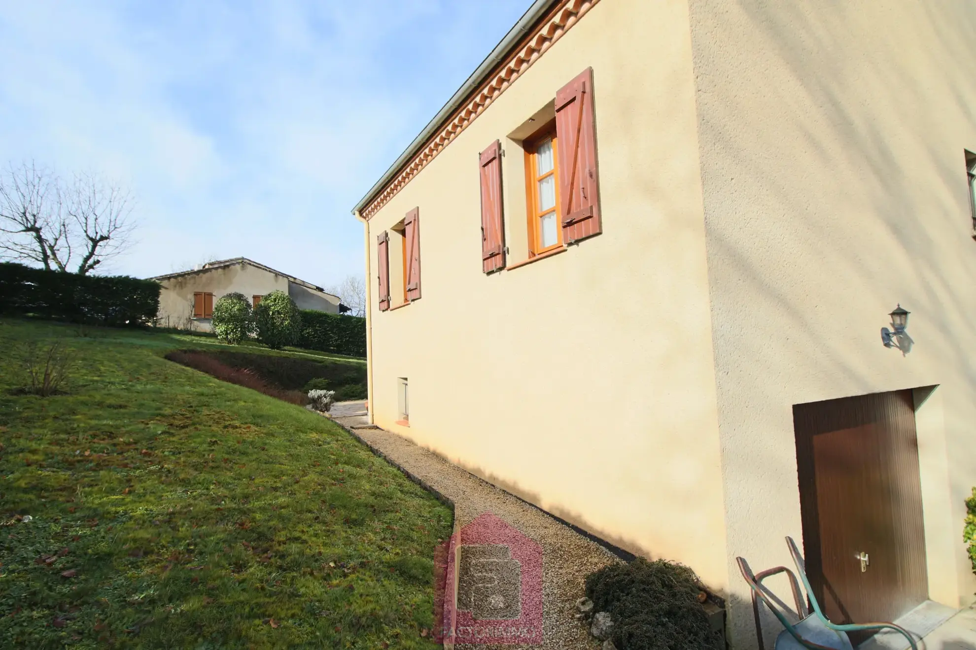 Belle maison d'architecte avec vue imprenable sur Puy l'Évêque 