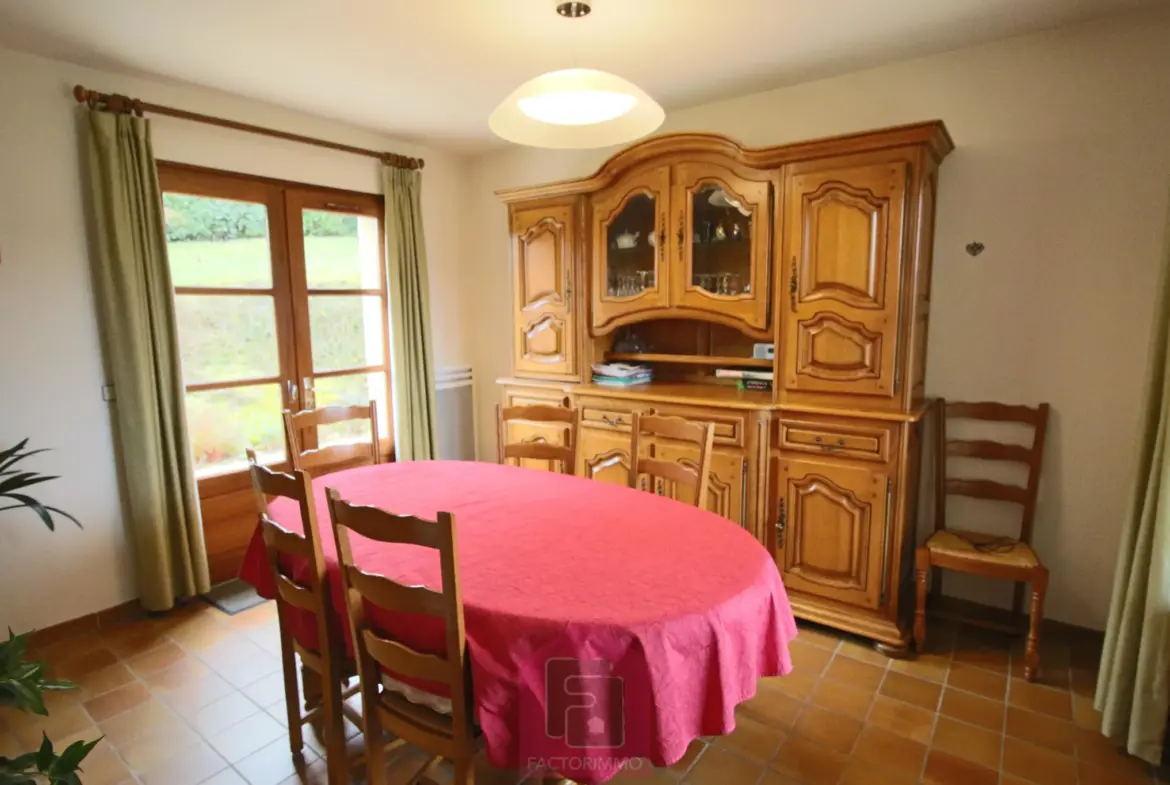 Belle maison d'architecte avec vue imprenable sur Puy l'Évêque 