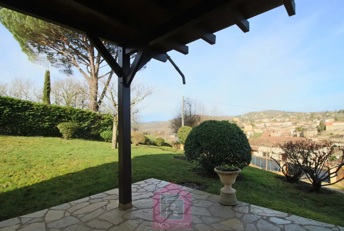 Belle maison d'architecte avec vue imprenable sur Puy l'Évêque 