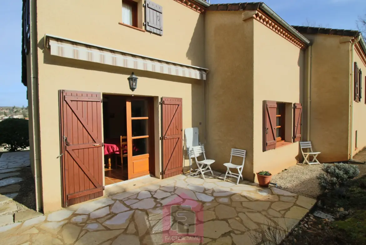 Belle maison d'architecte avec vue imprenable sur Puy l'Évêque 