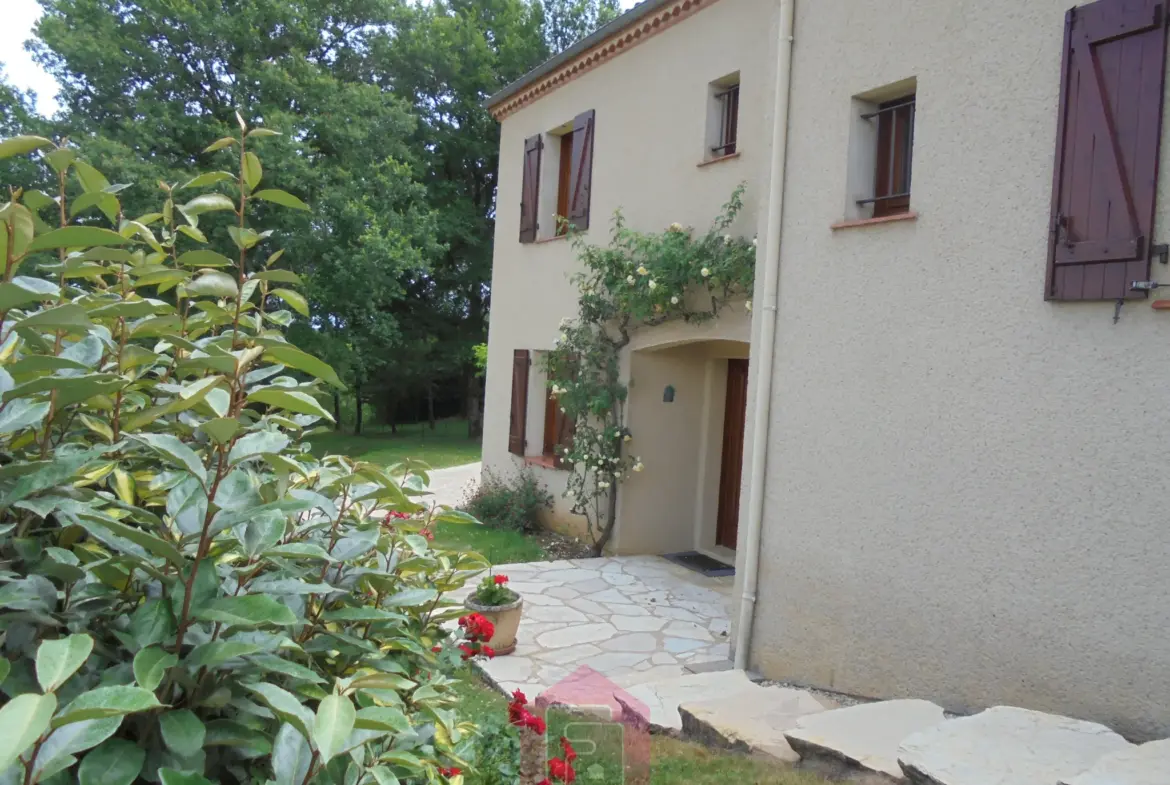 Maison d'architecte à Puy l'évêque avec parc arboré de 2700 m² 