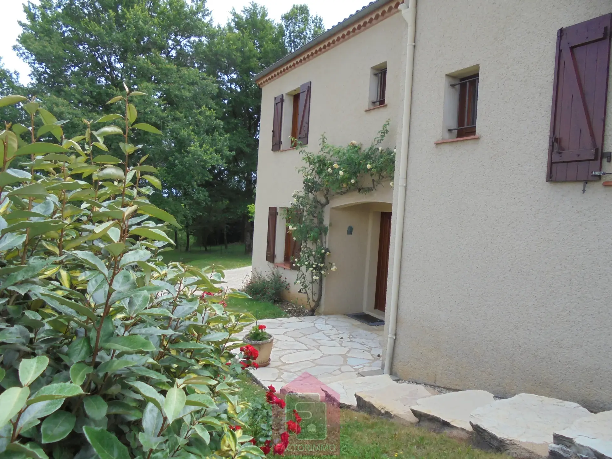 Maison d'architecte à Puy l'évêque avec parc arboré de 2700 m² 