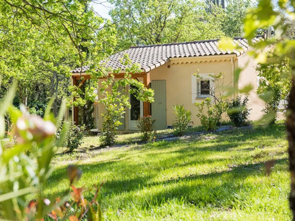 Mazet à Grignan avec jardin, terrasse et piscine