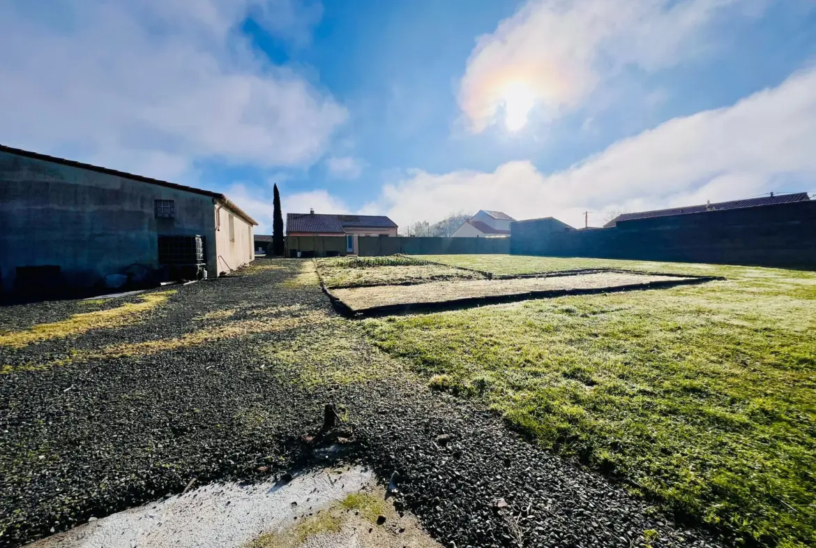 Maison spacieuse avec terrain constructible à La Remaudière 