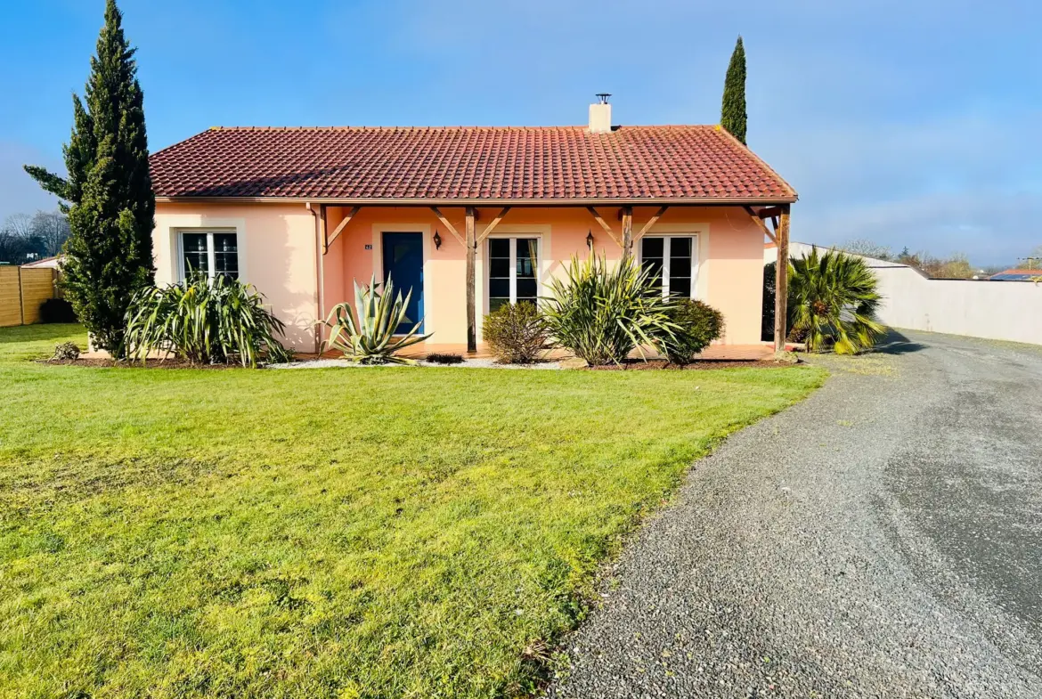 Maison spacieuse avec terrain constructible à La Remaudière 