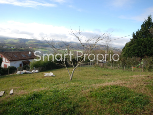 Terrain à bâtir de 440 m² à Ayherre avec vue sur les montagnes