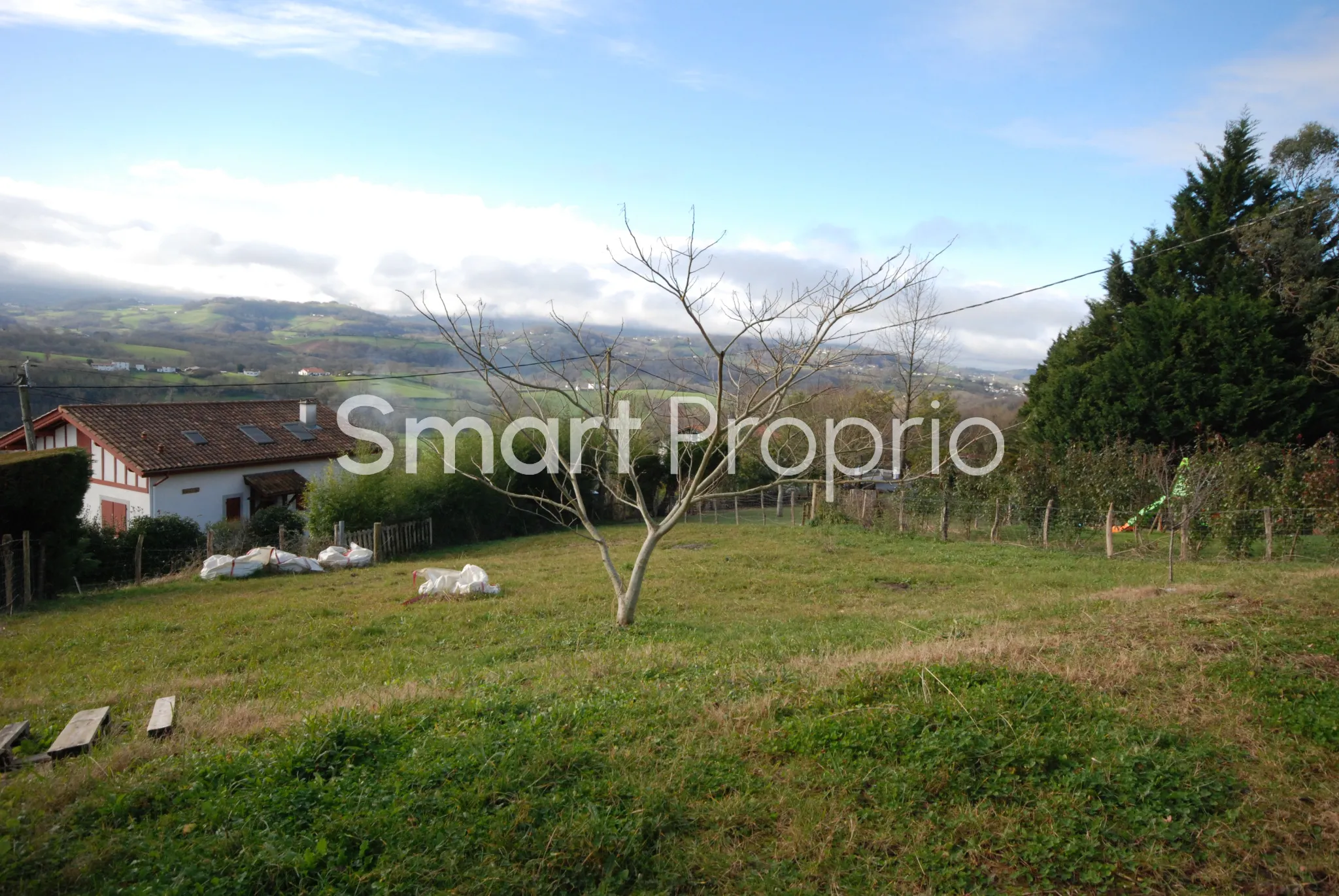 Terrain à bâtir de 440 m² à Ayherre avec vue sur les montagnes 