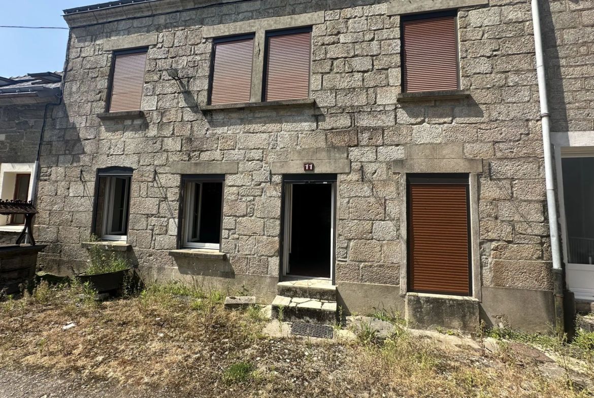 Maison de Bourg à Guenin à vendre avec 4 chambres 