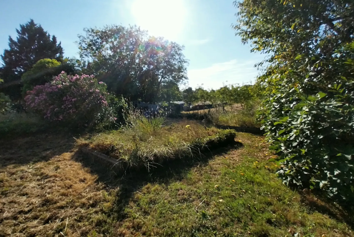 Maison en pierre rénovée avec piscine et jardin à Razac sur l'Isle 