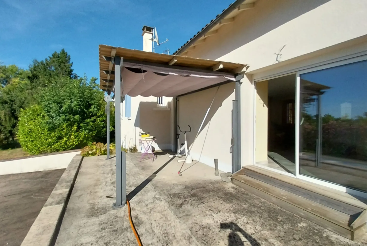 Maison en pierre rénovée avec piscine et jardin à Razac sur l'Isle 