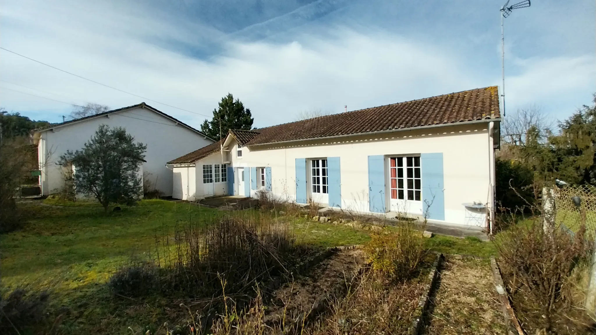 Maison en pierre rénovée avec piscine et jardin à Razac sur l'Isle 