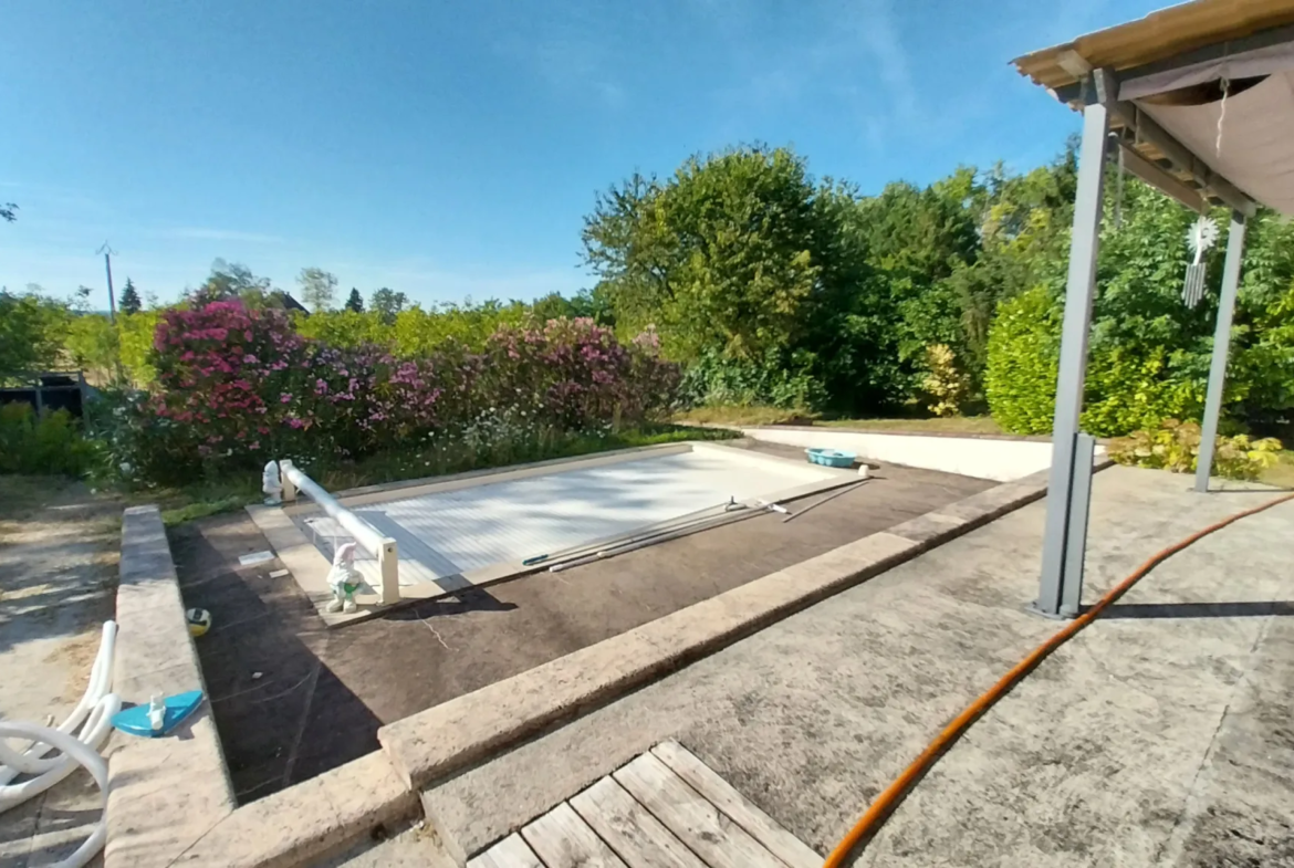 Maison en pierre rénovée avec piscine et jardin à Razac sur l'Isle 