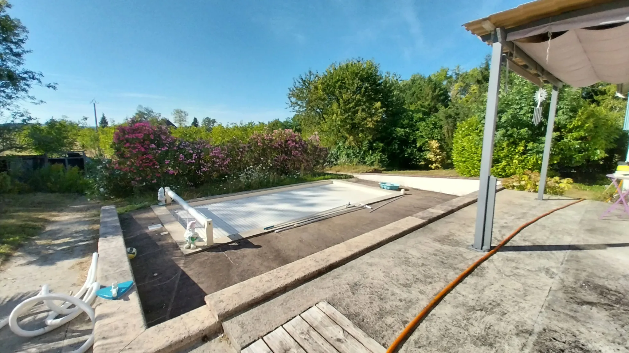 Maison en pierre rénovée avec piscine et jardin à Razac sur l'Isle 