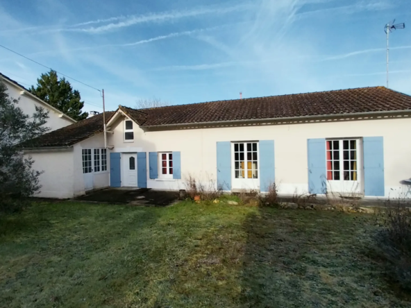 Maison en pierre rénovée avec piscine et jardin à Razac sur l'Isle