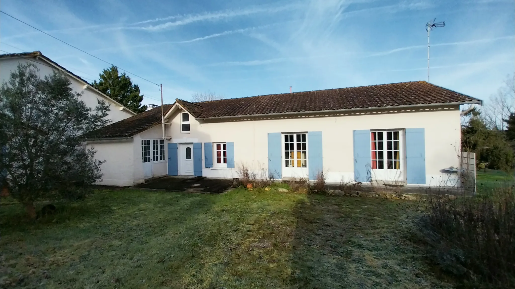 Maison en pierre rénovée avec piscine et jardin à Razac sur l'Isle 