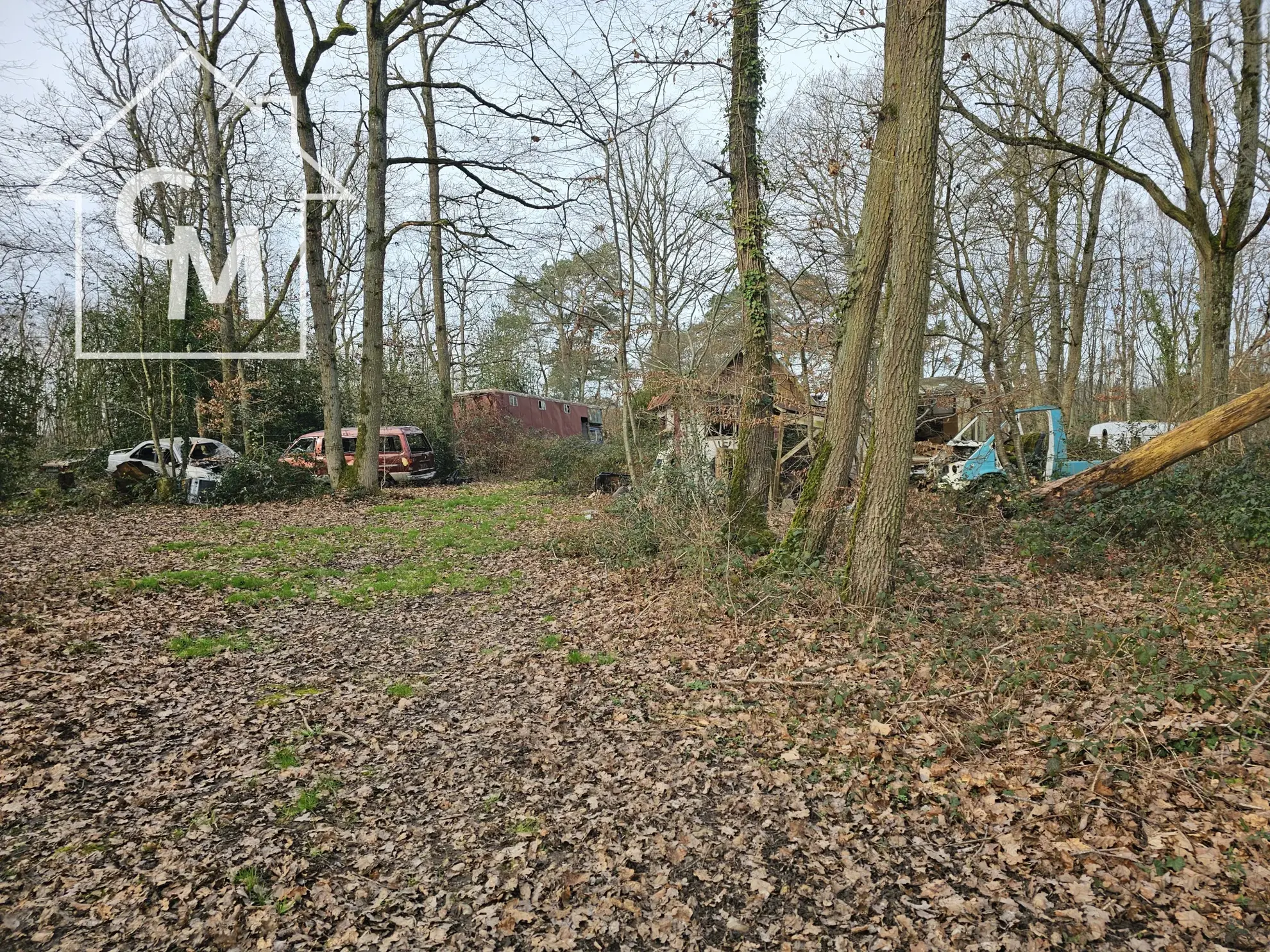 Terrain de loisirs avec chalet à rénover à Ferrières-en-Gâtinais 