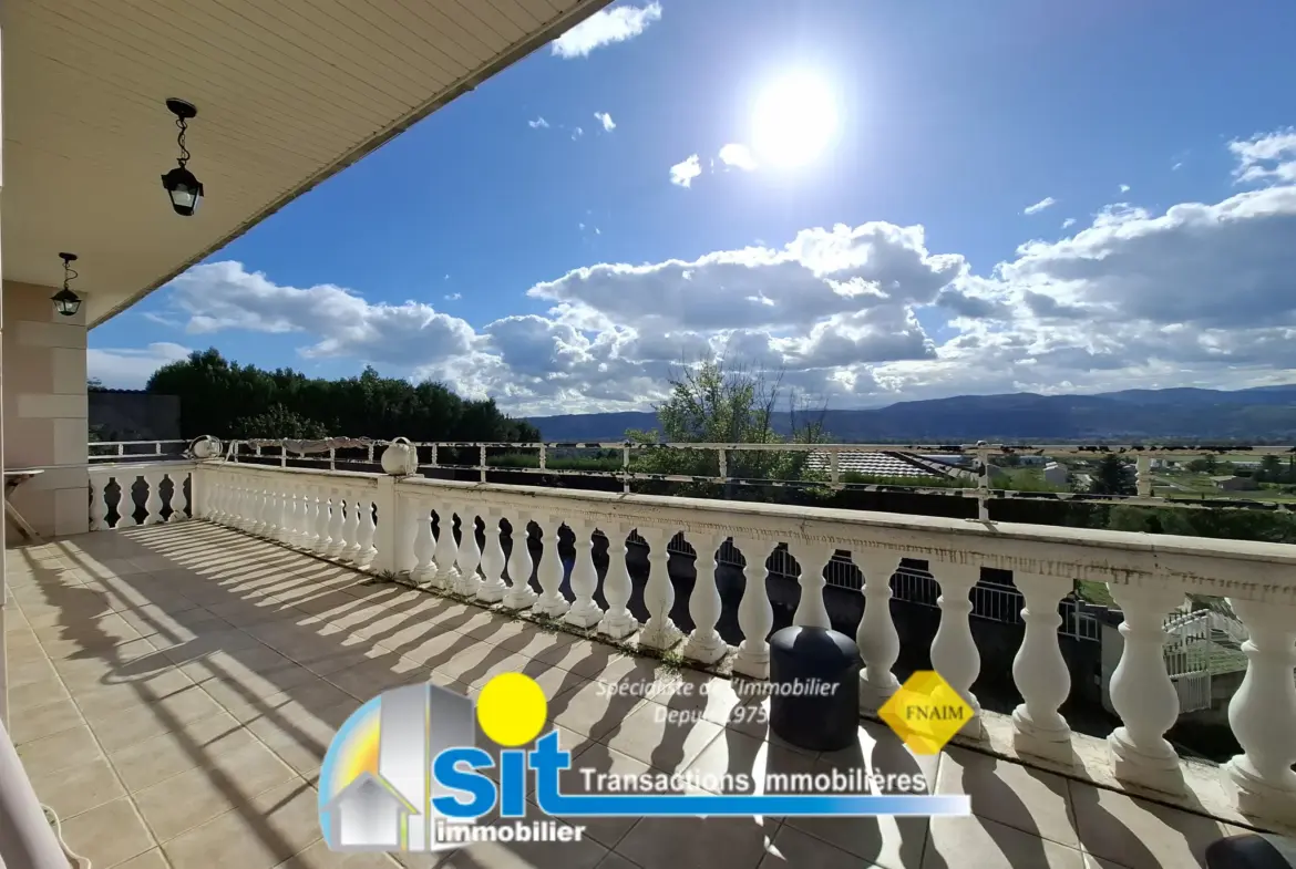 Maison familiale spacieuse à Chanas avec vue sur le massif du Pilat 