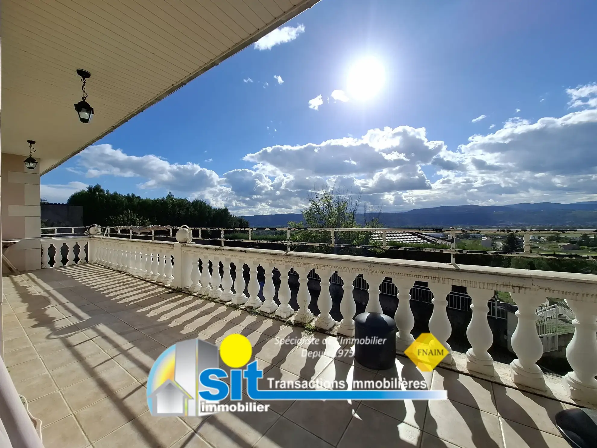 Maison familiale spacieuse à Chanas avec vue sur le massif du Pilat 