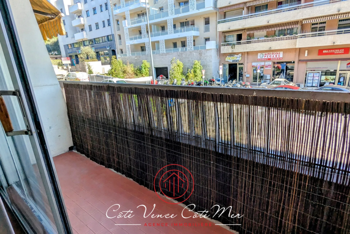 À vendre : Studio de 20 m² à Vence avec cave 