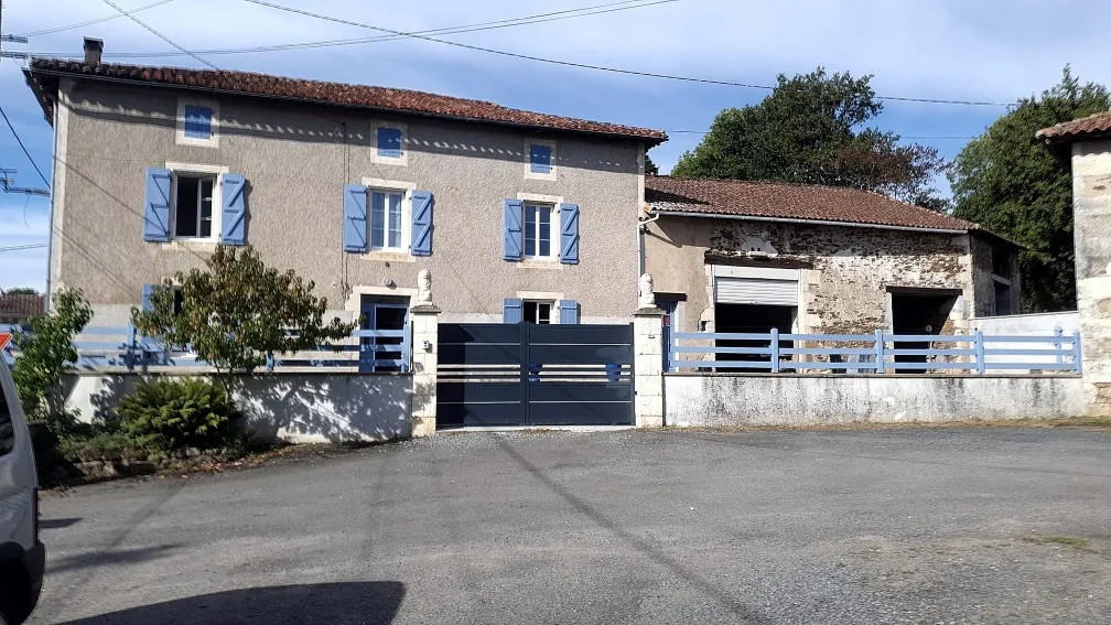 Spacieuse maison charentaise à Genouillac avec 4 chambres 