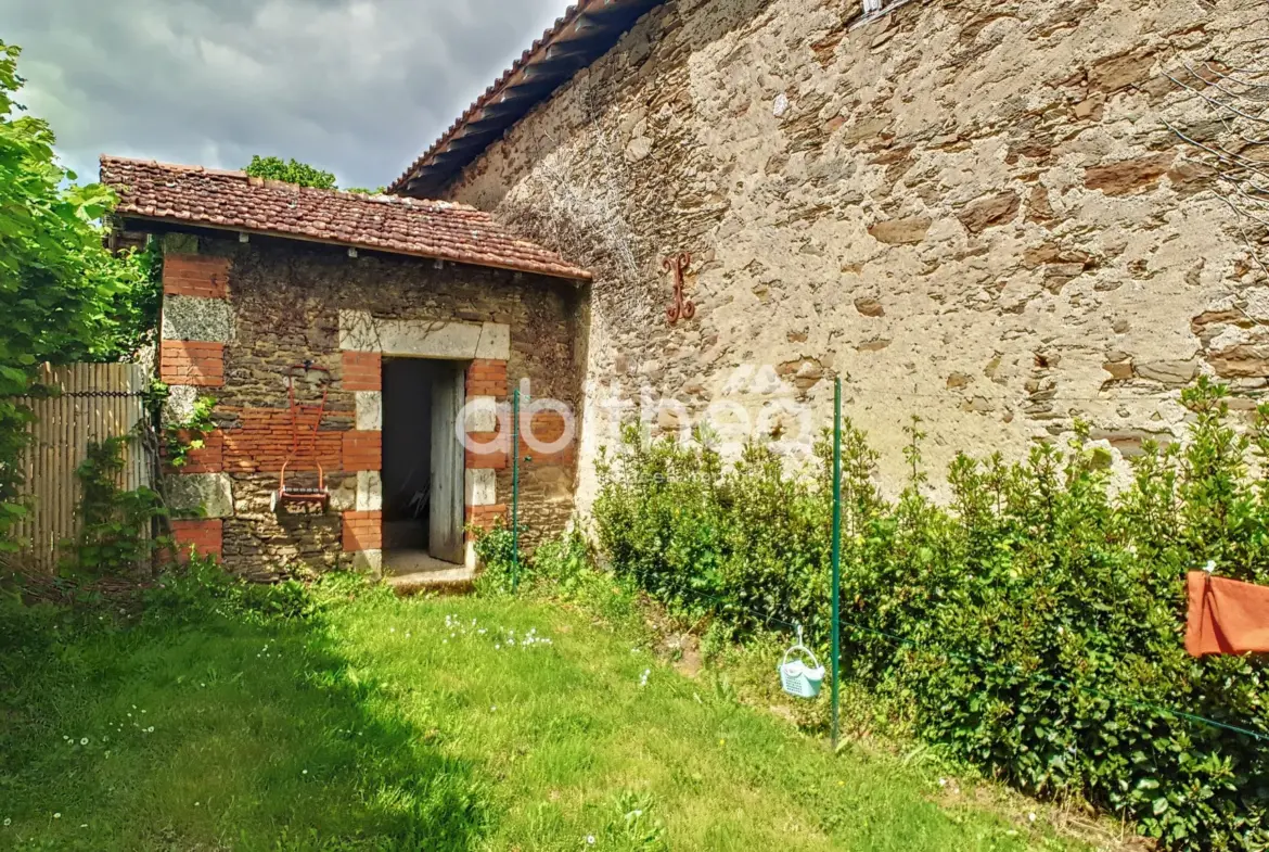 Spacieuse maison charentaise à Genouillac avec 4 chambres 