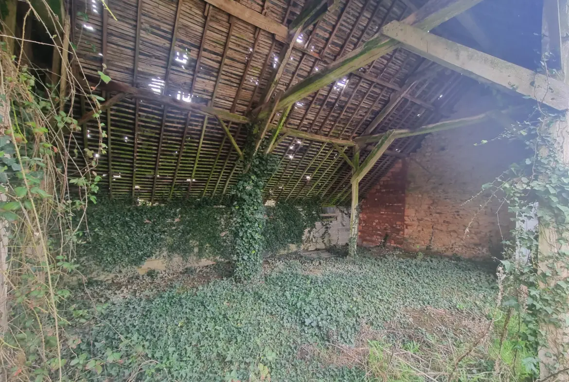 Charmante maison en pierre à restaurer près de Saint-Léonard-des-Bois 